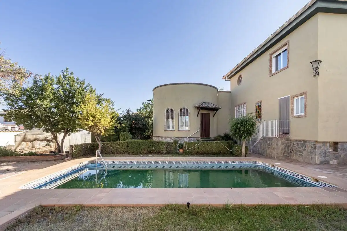 Piscina de Casa o xalet en venda en Las Gabias amb Calefacció, Jardí privat i Terrassa