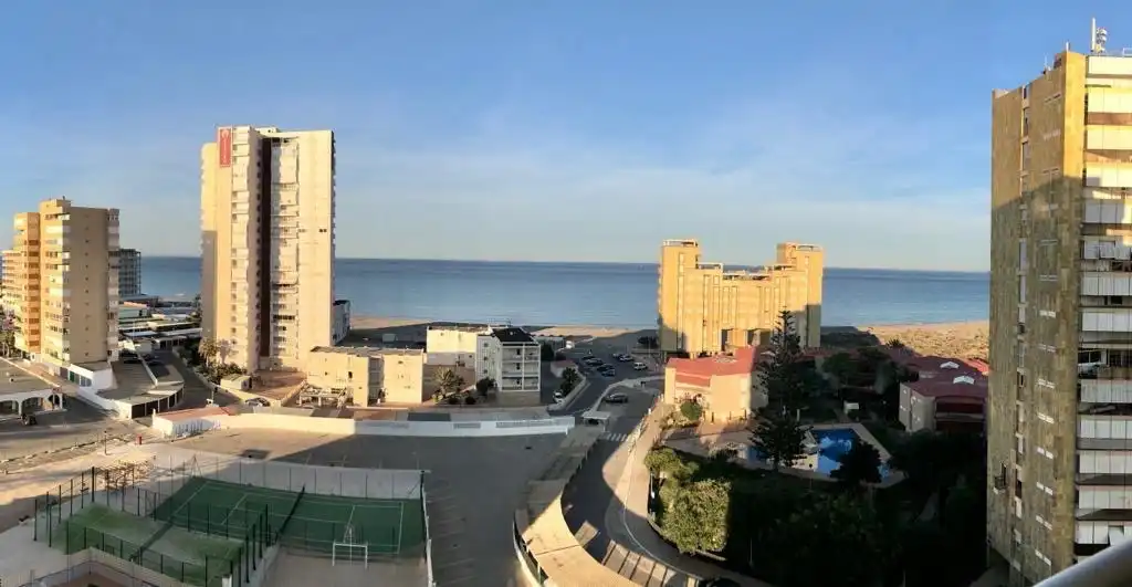 Vista exterior de Apartament de lloguer en La Manga del Mar Menor amb Aire condicionat, Calefacció i Piscina