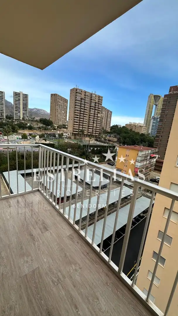 Vista exterior de Apartamento de alquiler en Benidorm con Calefacción, Jardín privado y Terraza