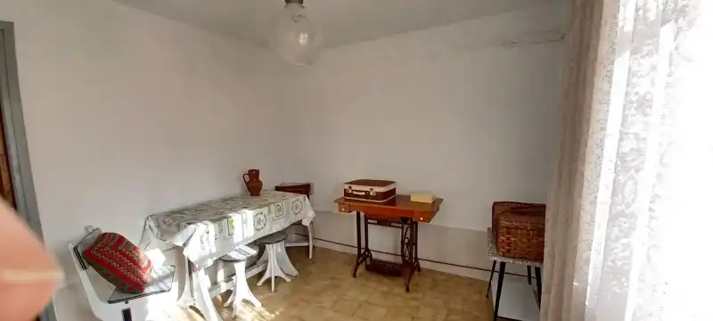 Esszimmer von Einfamilien-Reihenhaus zum Verkauf in Oviedo  mit Privatgarten, Möbliert und Ofen