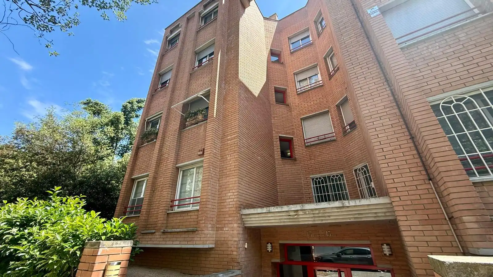 Vista exterior de Apartament en venda en Sant Cugat del Vallès amb Jardí privat, Terrassa i Traster