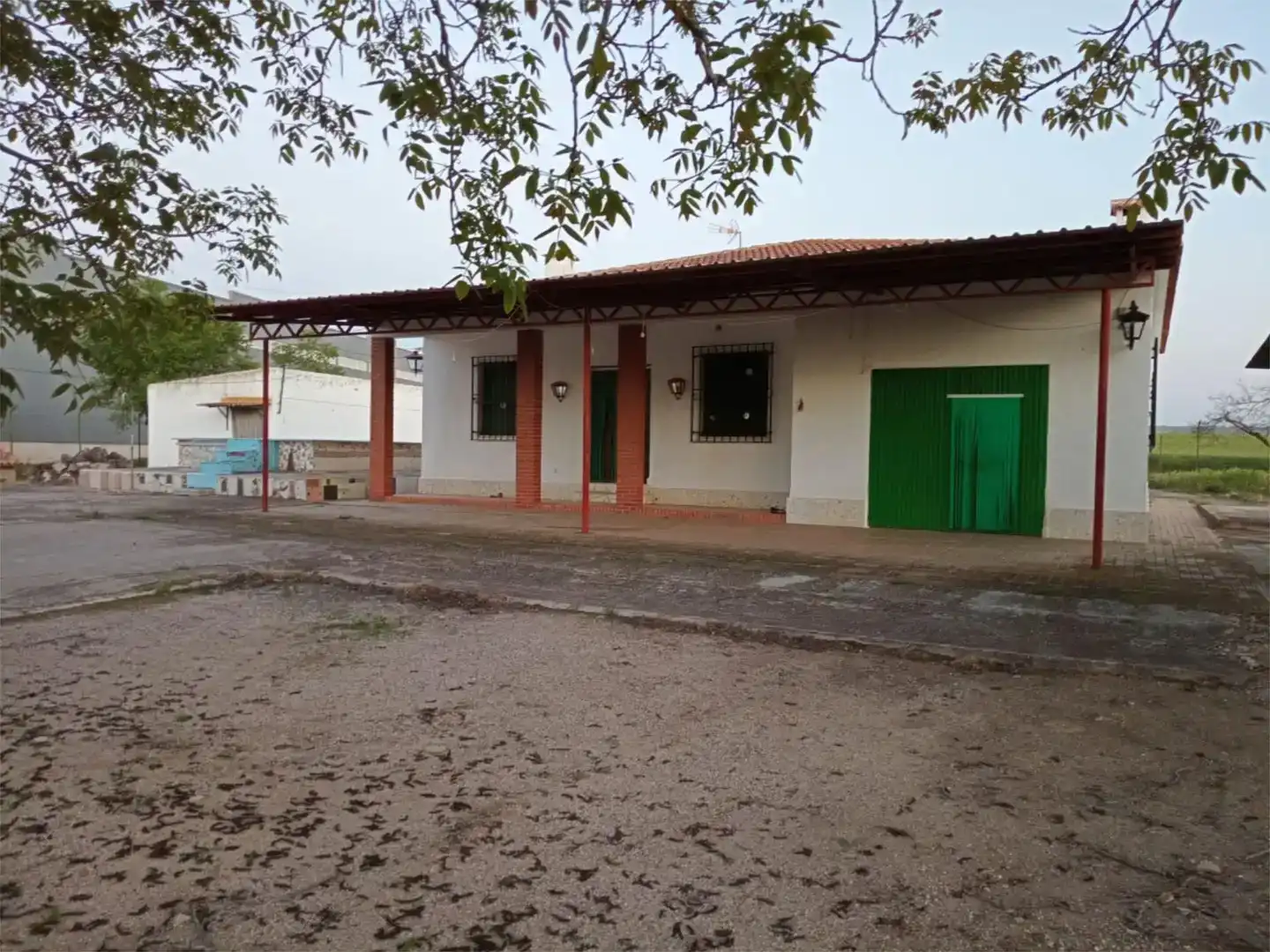Vista exterior de Casa o xalet en venda en Almagro amb Piscina