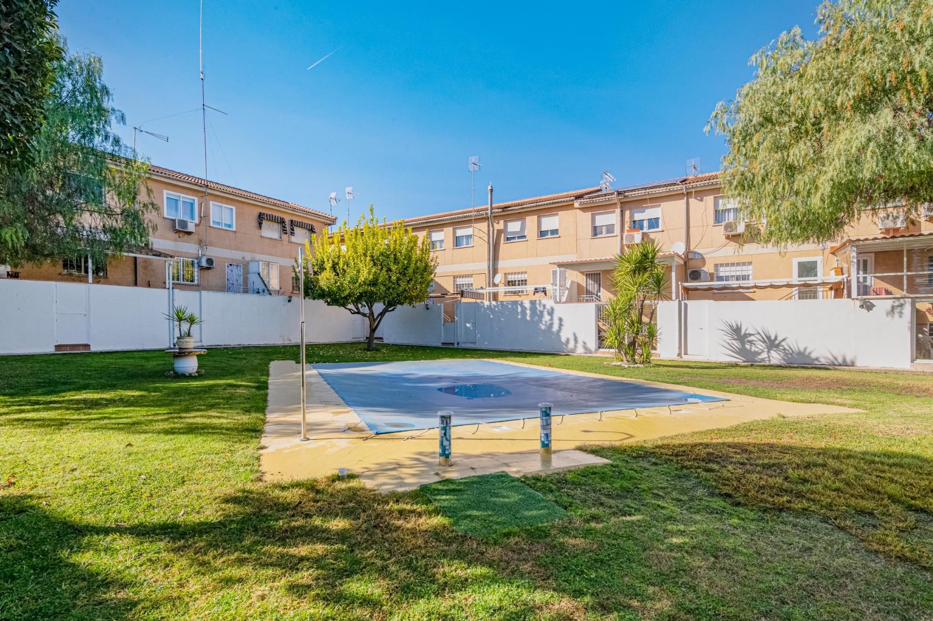 Jardín de Casa adosada en venta en Las Gabias con Aire acondicionado, Jardín privado y Terraza