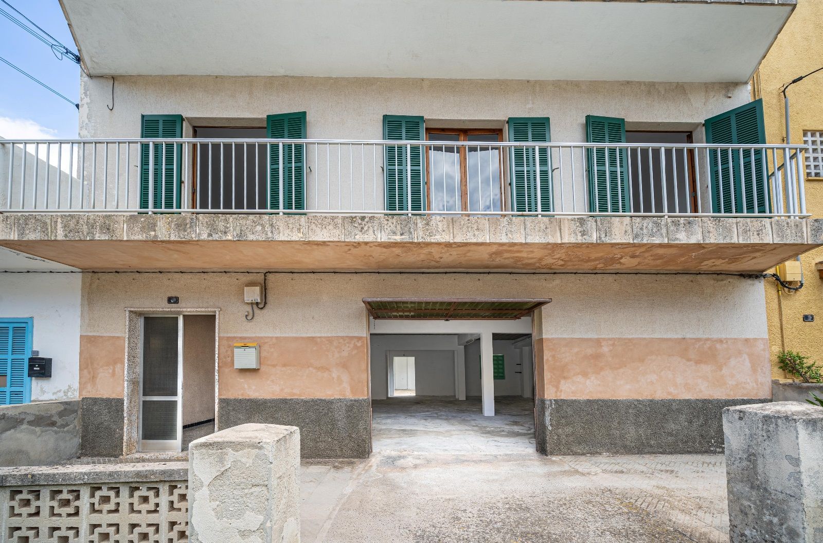 Exterior view of Single-family semi-detached for sale in Alcúdia  with Air Conditioner, Heating and Private garden