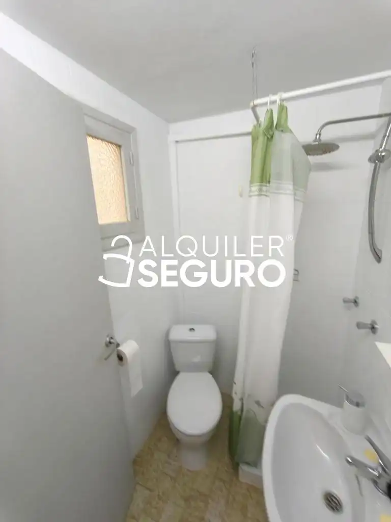 Baño de Ático de alquiler en El Campello con Terraza y Amueblado