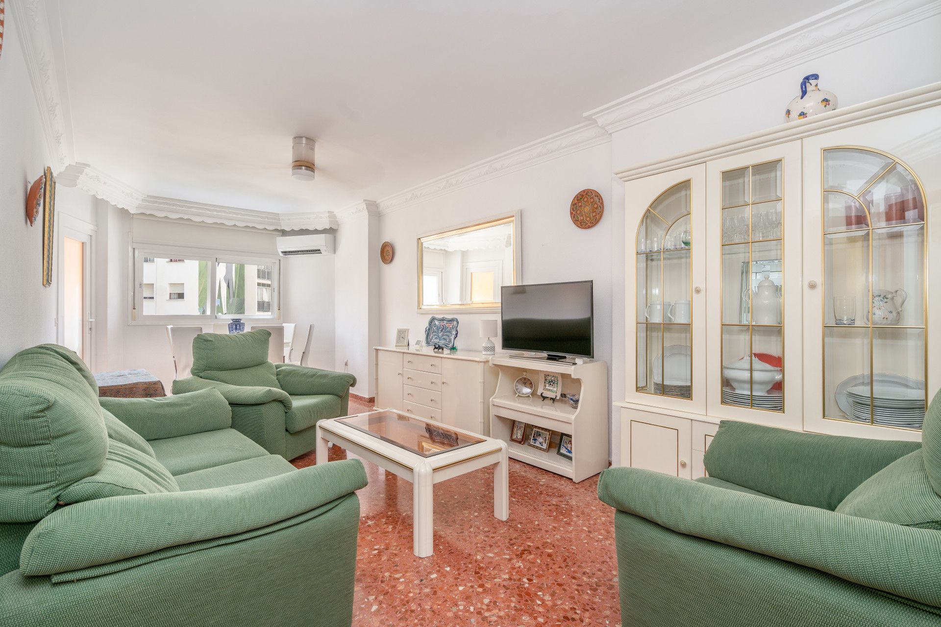 Living room of Apartment for sale in Estepona  with Air Conditioner, Terrace and Furnished