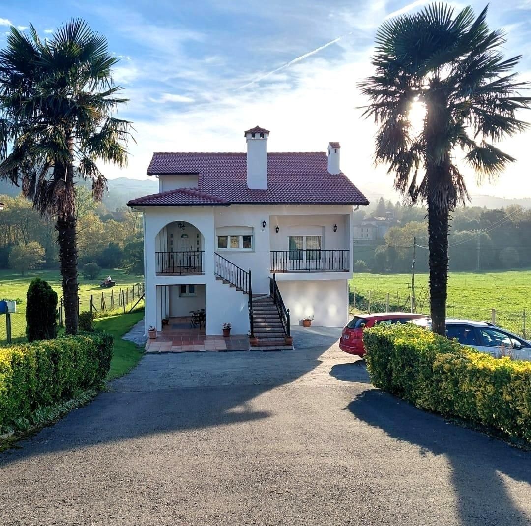 Vista exterior de Casa o chalet en venta en Riotuerto con Calefacción, Jardín privado y Terraza