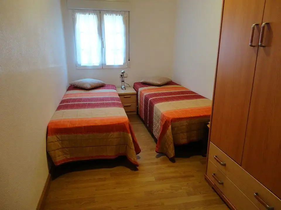 Dormitori de Casa adosada en venda en Espejón amb Jardí privat, Traster i Moblat