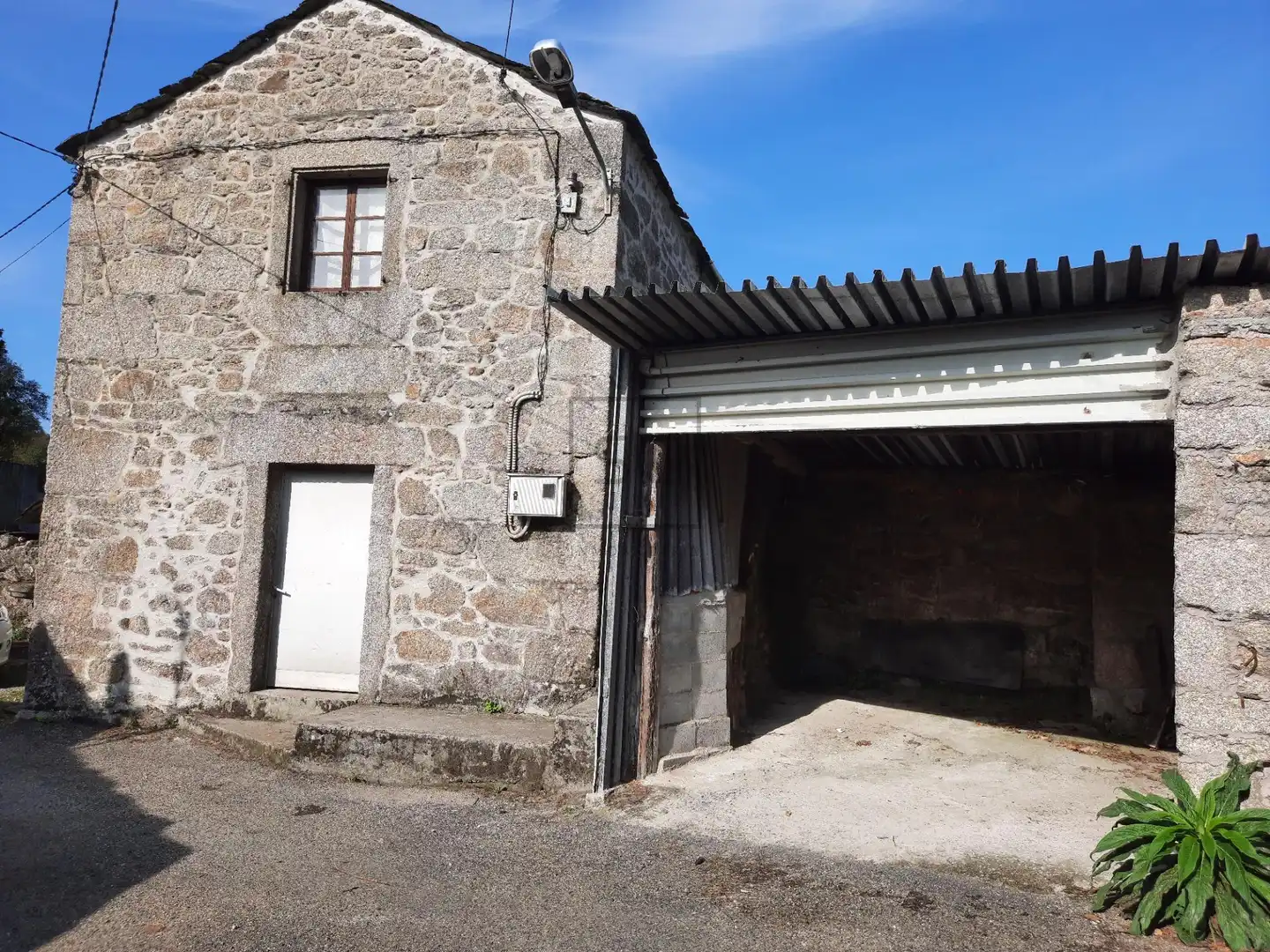 Vista exterior de Finca rústica en venda en As Pontes de García Rodríguez  amb Jardí privat
