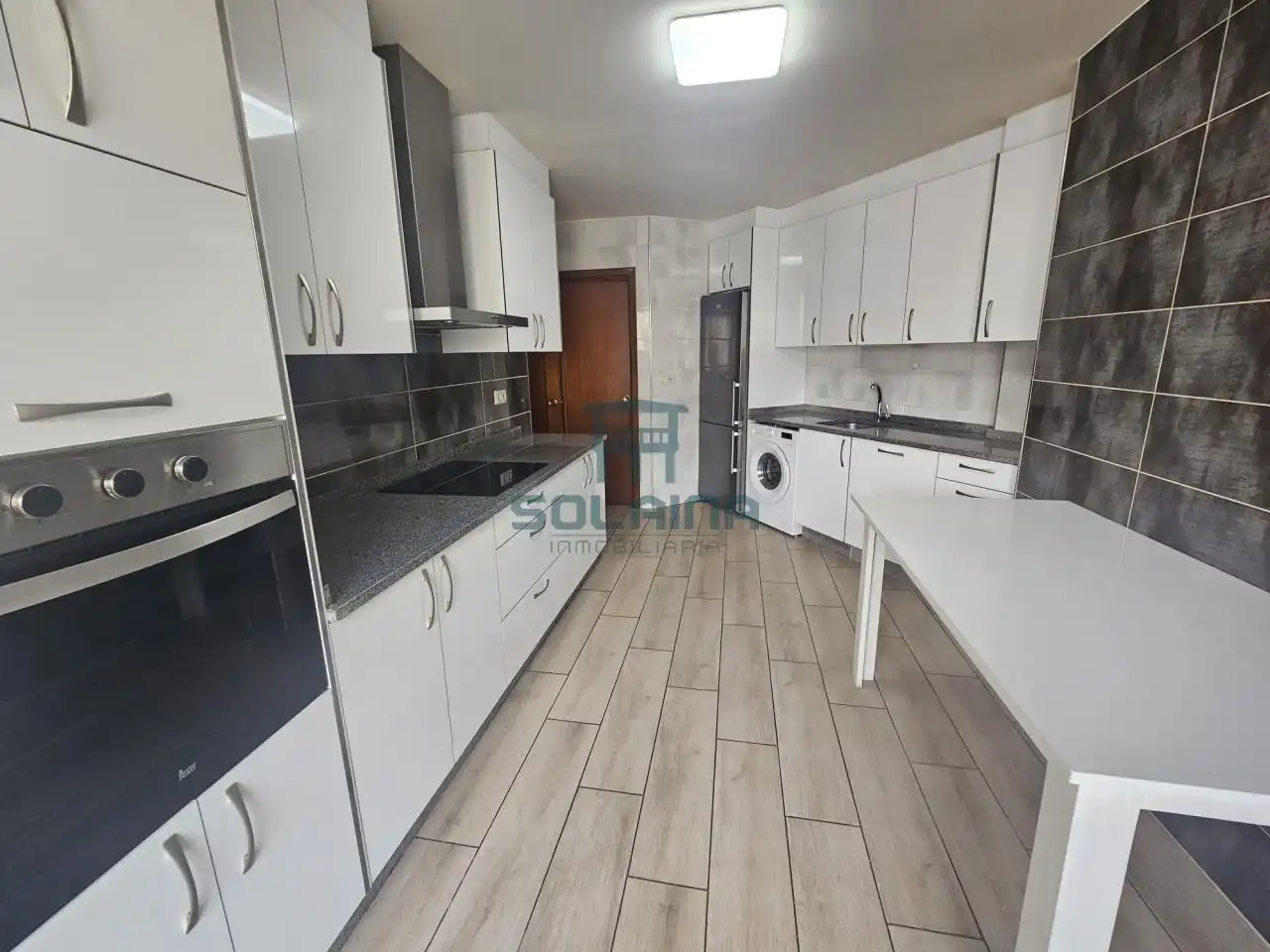Küche von Wohnung zur Miete in Ourense Capital  mit Heizung, Parkett und Abstellraum