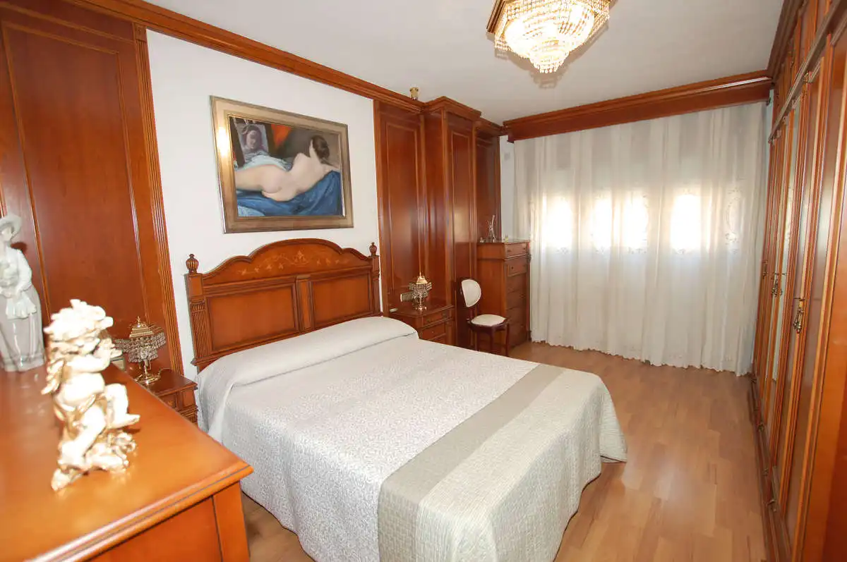 Dormitori de Pis en venda en Granada amb Traster i Balcó