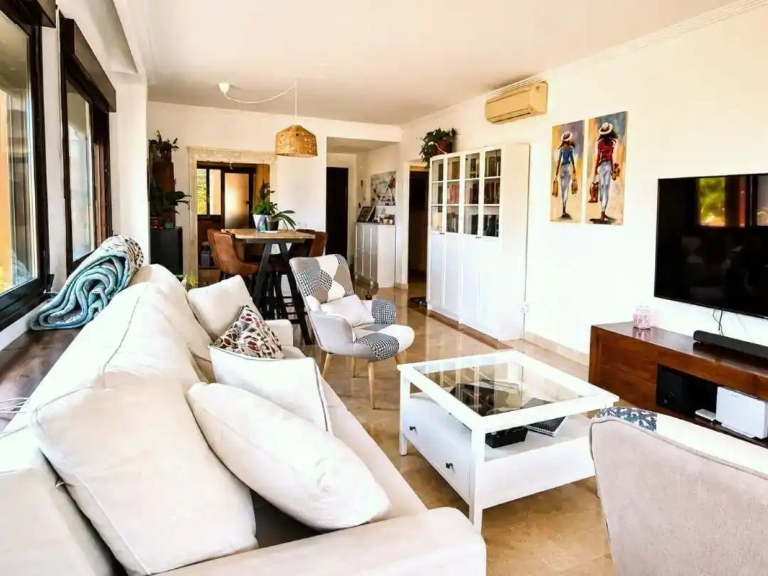 Sala de estar de Piso en venta en Estepona con Aire acondicionado, Piscina y Balcón