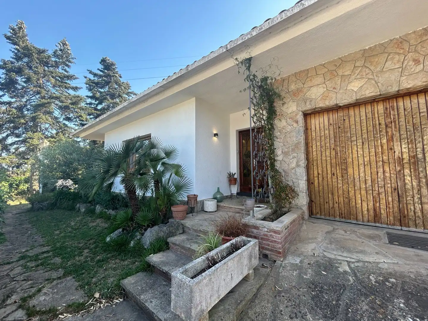 Vista exterior de Casa o xalet en venda en Begues amb Aire condicionat, Calefacció i Jardí privat