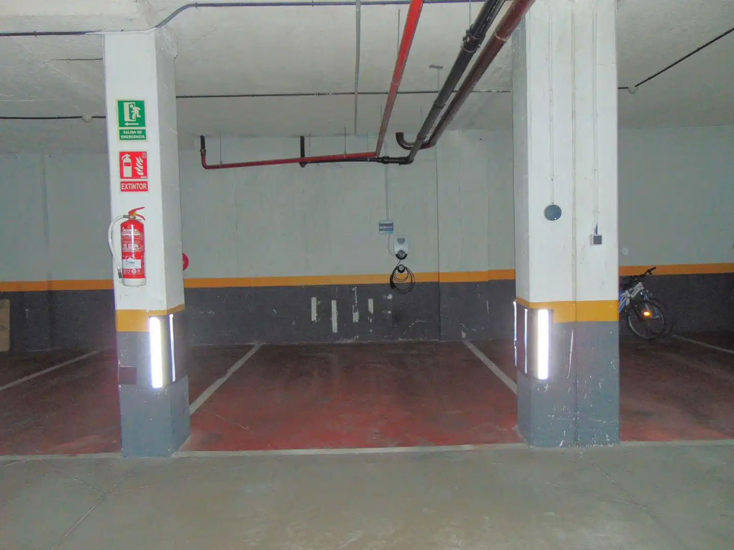 Aparcament de Àtic en venda en Parla amb Aire condicionat, Calefacció i Terrassa
