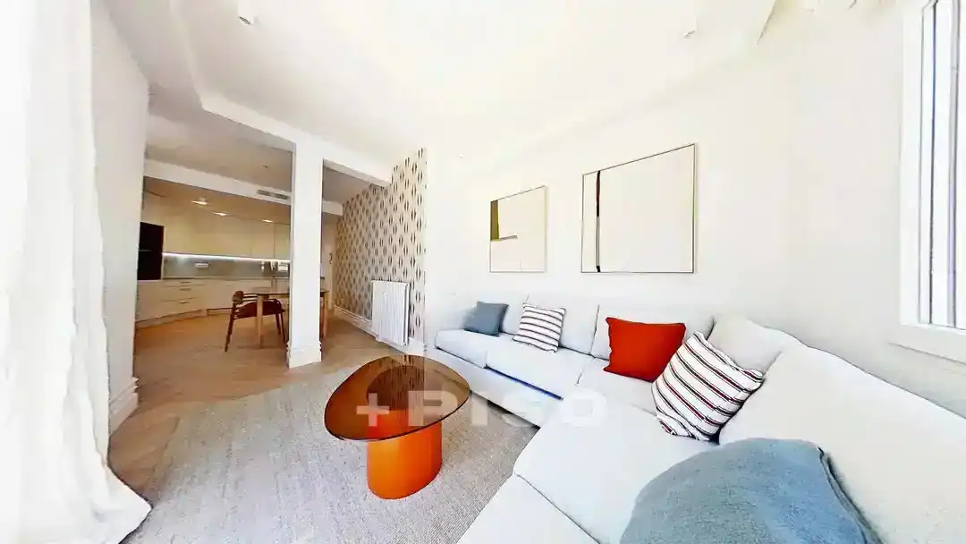 Wohnzimmer von Dachboden zum Verkauf in Madrid mit Klimaanlage, Terrasse und Möbliert