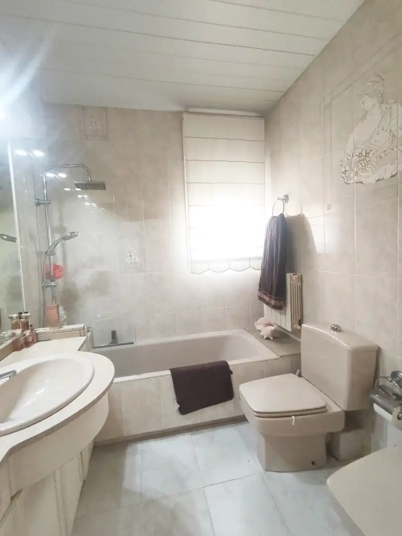 Baño de Casa o chalet en venta en Sant Esteve Sesrovires con Aire acondicionado, Calefacción y Jardín privado
