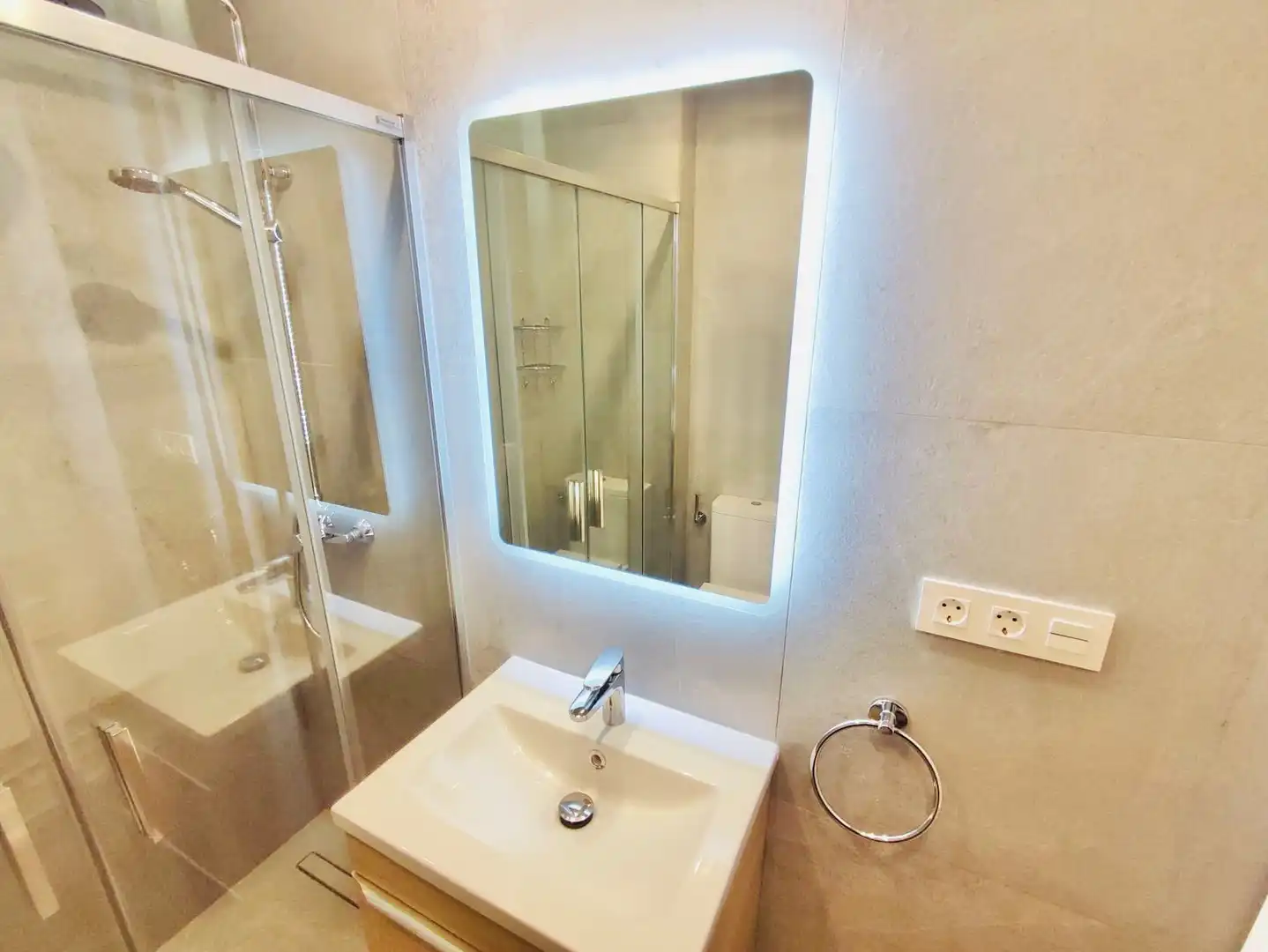 Badezimmer von Wohnung zur Miete in Granada mit Klimaanlage, Heizung und Terrasse