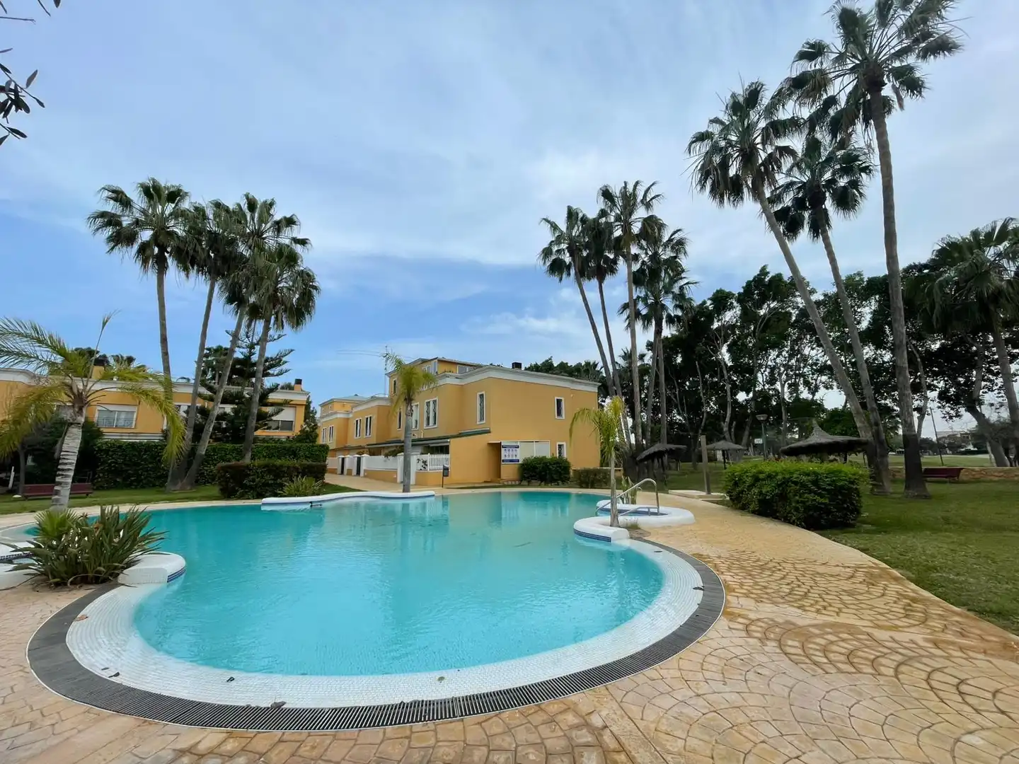 Piscina de Casa adosada en venda en Alicante / Alacant amb Aire condicionat, Calefacció i Jardí privat