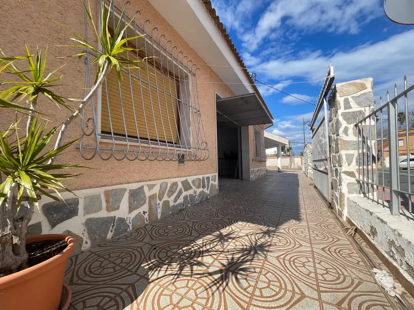 Vista exterior de Casa o chalet en venta en San Pedro del Pinatar con Aire acondicionado, Jardín privado y Terraza
