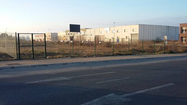 Terreno industrial en Venta en Avenida Príncipe de Asturias, 19 en La Paz