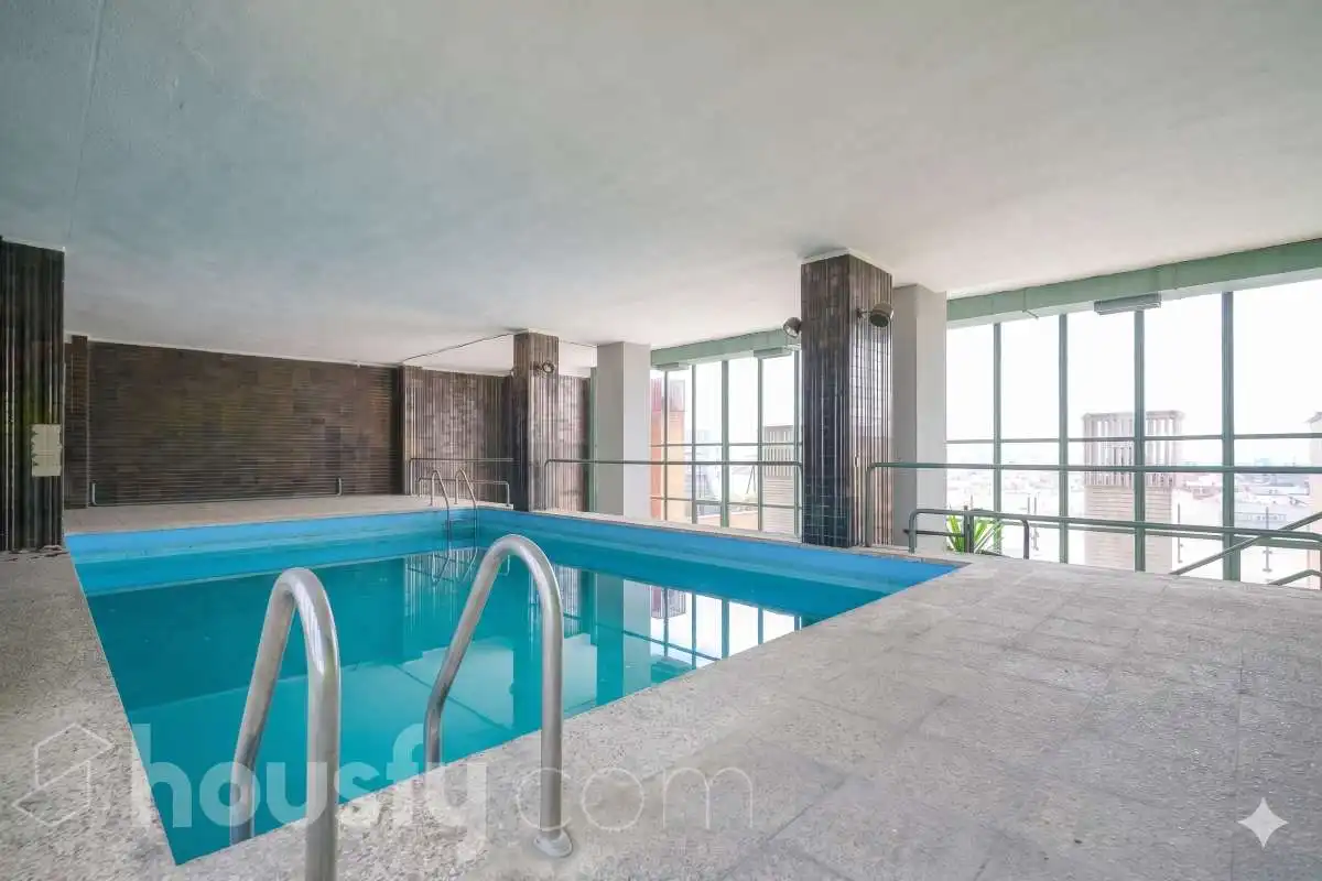Piscina de Apartamento en venta en Madrid con Calefacción, Terraza y Piscina comunitaria
