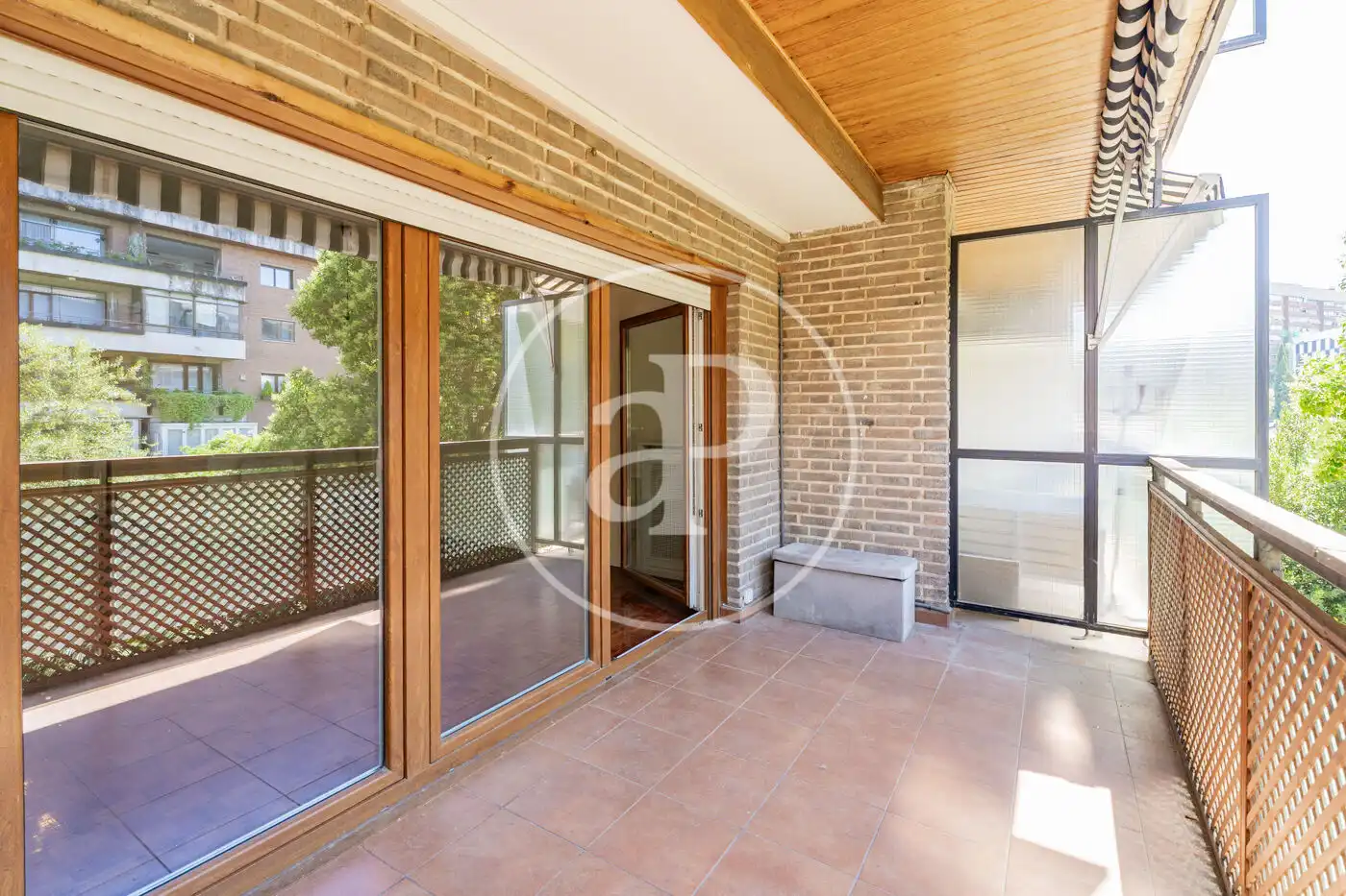 Vista exterior de Piso de alquiler en Madrid con Aire acondicionado, Calefacción y Jardín privado