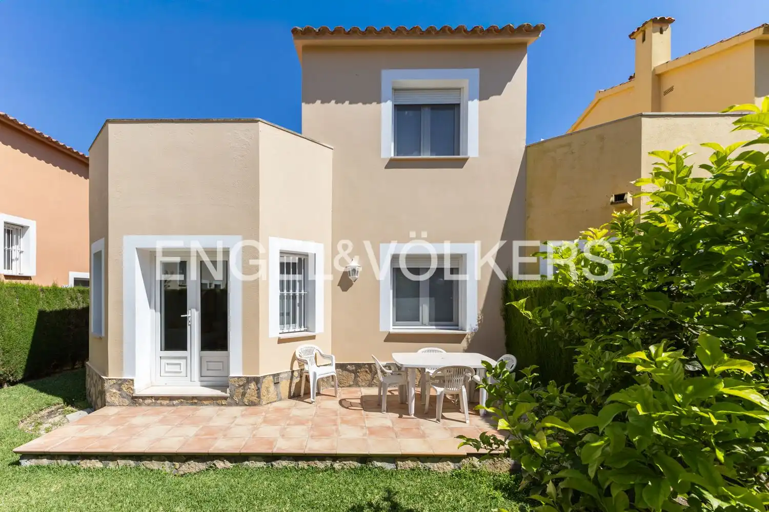Vista exterior de Casa o chalet de alquiler en Oliva con Aire acondicionado, Calefacción y Jardín privado