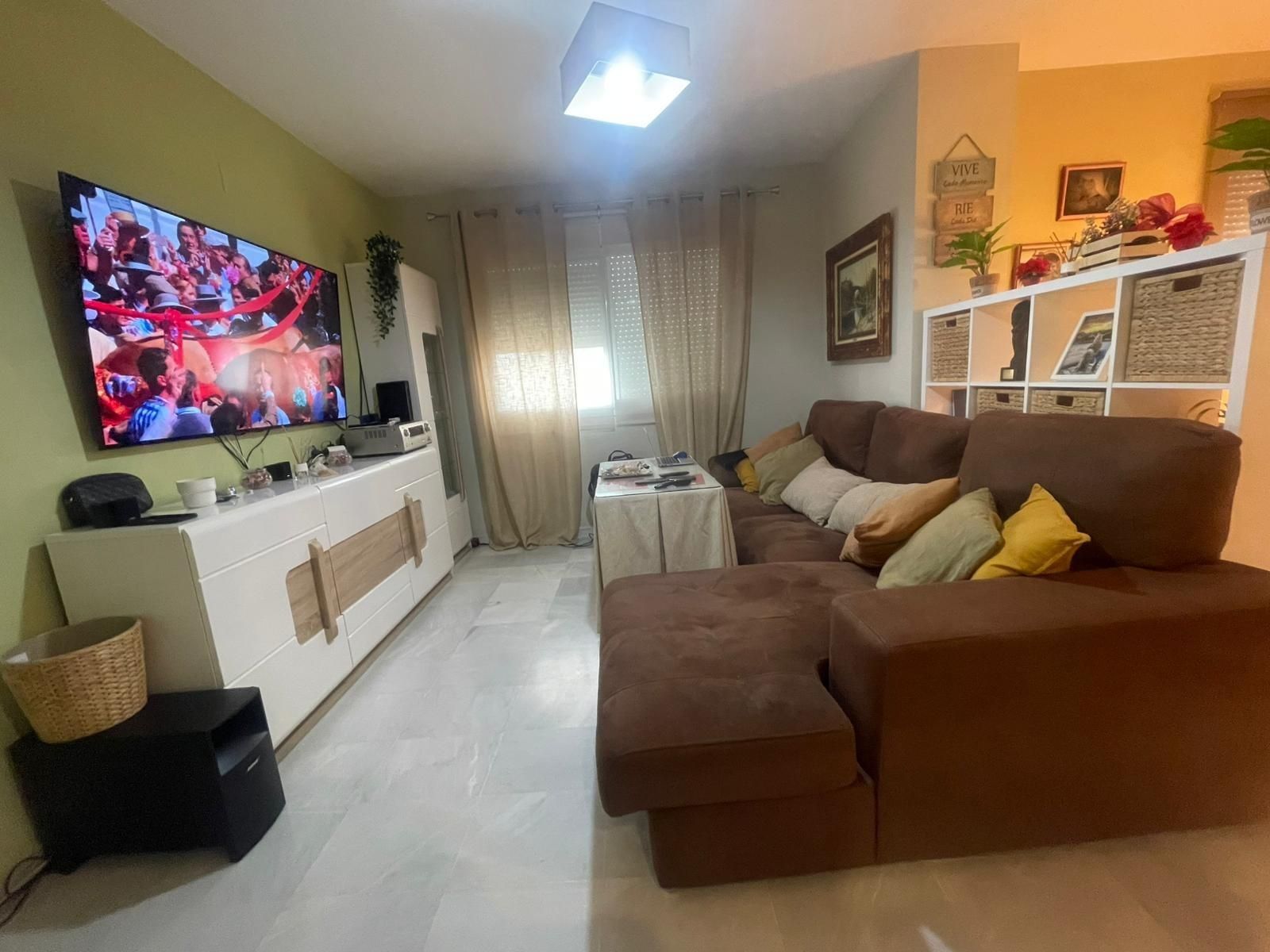 Sala d'estar de Pis en venda en Mairena del Aljarafe amb Aire condicionat