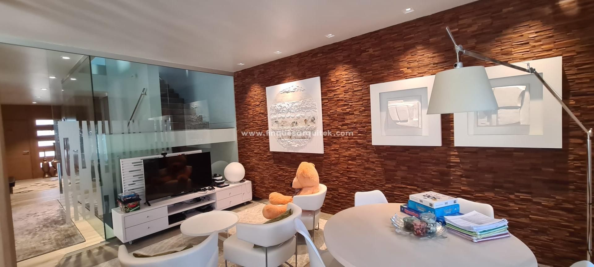 Sala d'estar de Casa o xalet en venda en  Lleida Capital amb Aire condicionat, Calefacció i Jardí privat