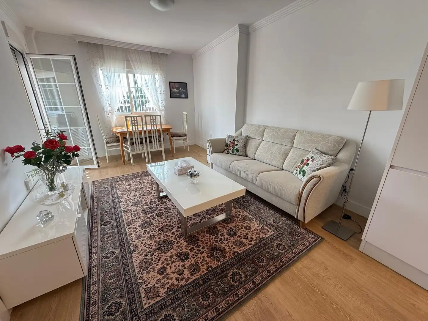 Sala de estar de Apartamento en venta en Marbella con Aire acondicionado, Terraza y Piscina