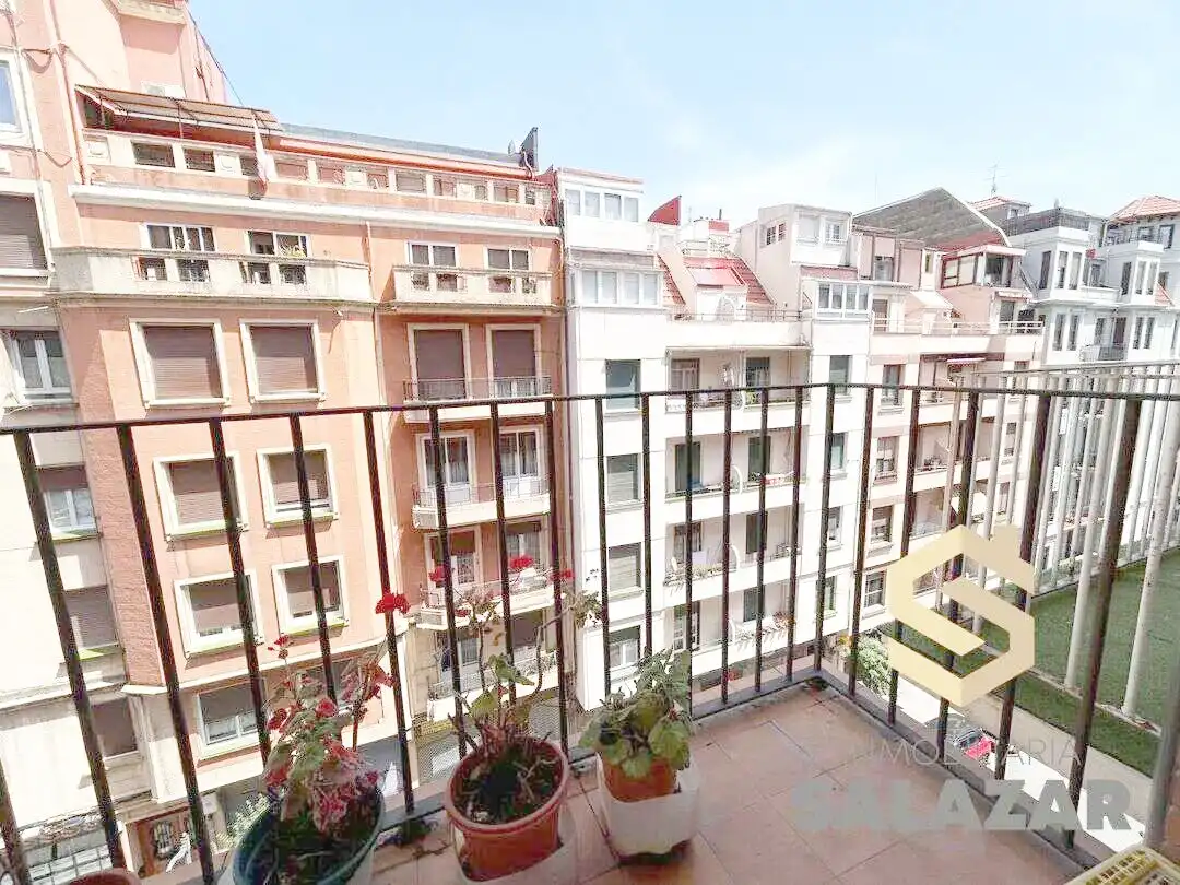 Vista exterior de Piso de alquiler en Bilbao  con Calefacción y Terraza