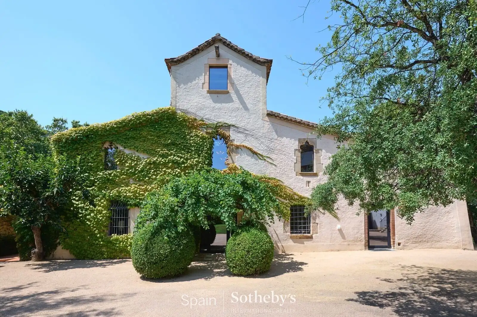 Vista exterior de Casa o xalet en venda en Alella amb Aire condicionat, Calefacció i Jardí privat