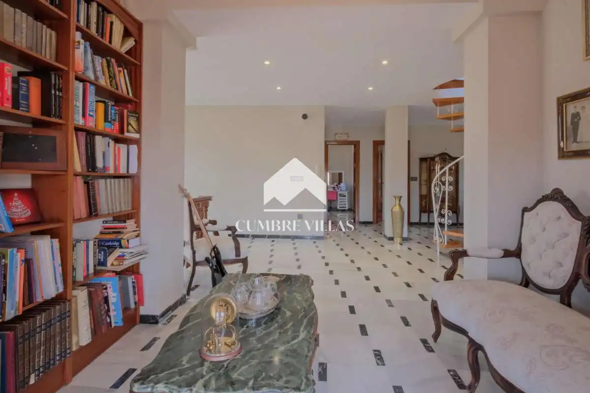 Sala de estar de Casa o chalet en venta en Almuñécar con Jardín privado, Terraza y Amueblado