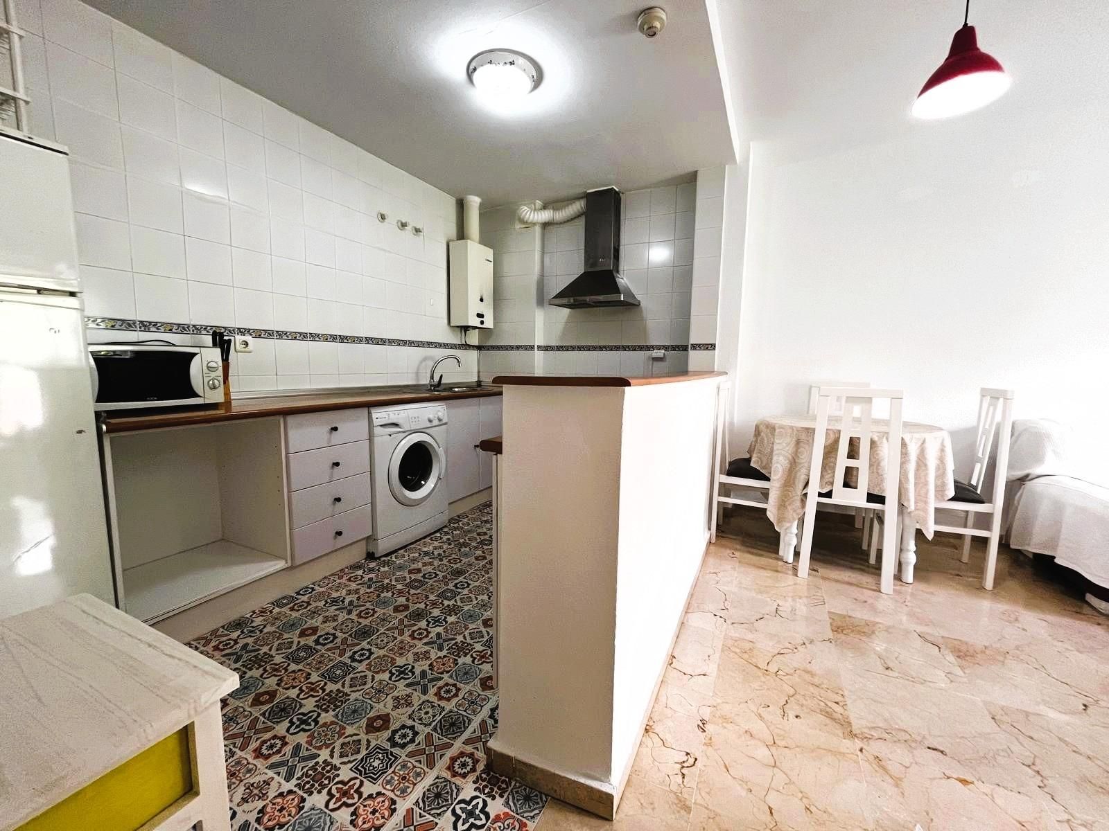Cuina de Apartament en venda en San Roque amb Alarma i Piscina comunitària