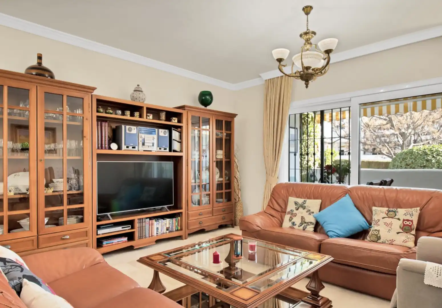 Sala d'estar de Planta baixa en venda en Marbella amb Aire condicionat, Calefacció i Terrassa