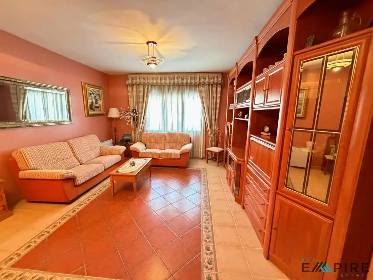 Sala d'estar de Casa adosada en venda en Los Yébenes amb Calefacció, Jardí privat i Terrassa