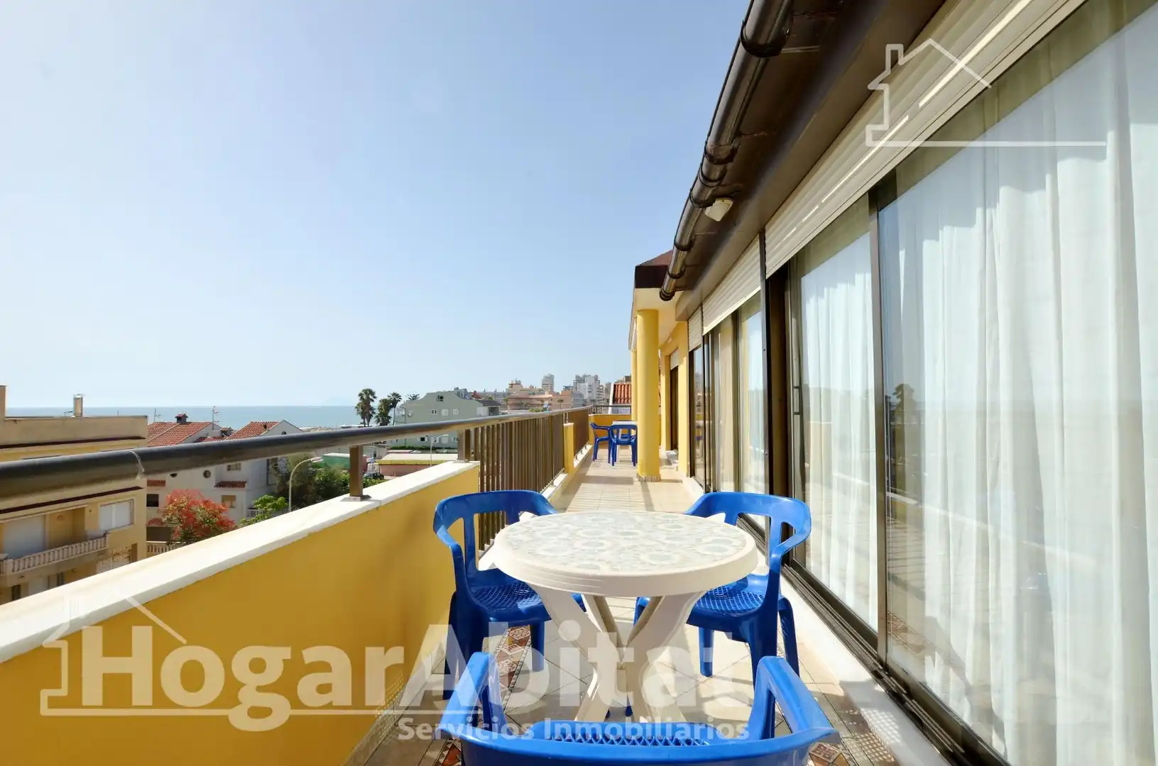 Vista exterior de Àtic en venda en Tavernes de la Valldigna amb Terrassa, Traster i Moblat