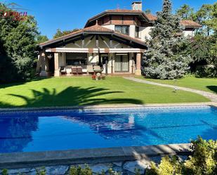 Piscina de Casa o xalet en venda en Getxo  amb Terrassa i Piscina