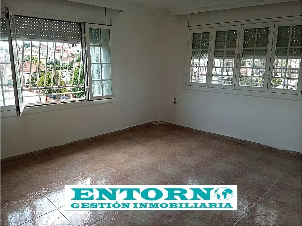 Habitación de Casa o chalet en venta en Santa Perpètua de Mogoda con Jardín privado, Terraza y Trastero