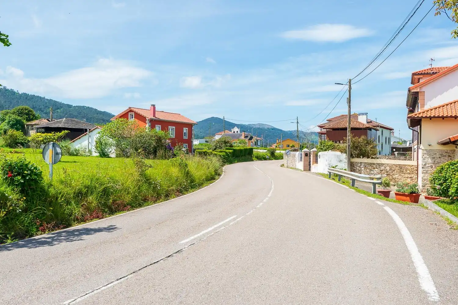 Außenansicht von Country house zum Verkauf in Cudillero mit Privatgarten