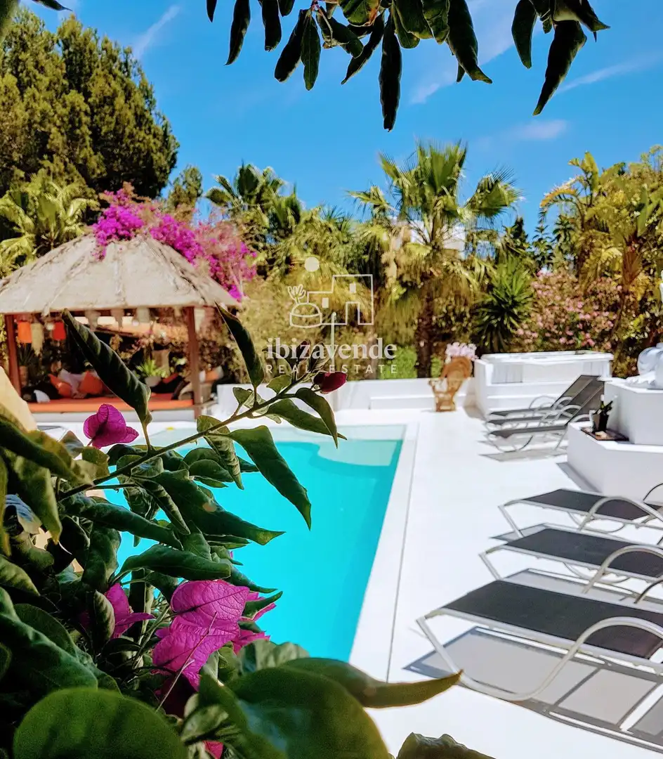 Garden of Houses for sale in Santa Eulària des Riu  with Air Conditioner, Private garden and Terrace