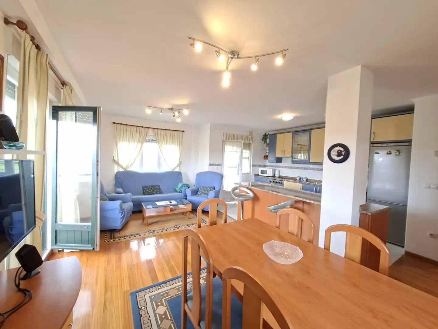 Sala de estar de Piso en venta en Suances con Calefacción, Terraza y Amueblado
