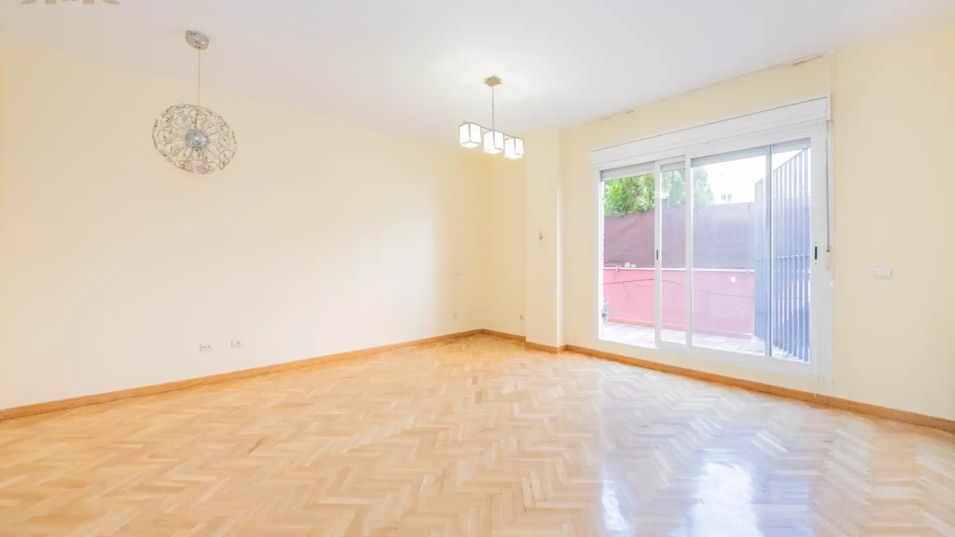 Living room of Flat for sale in  Madrid Capital  with Air Conditioner, Heating and Private garden