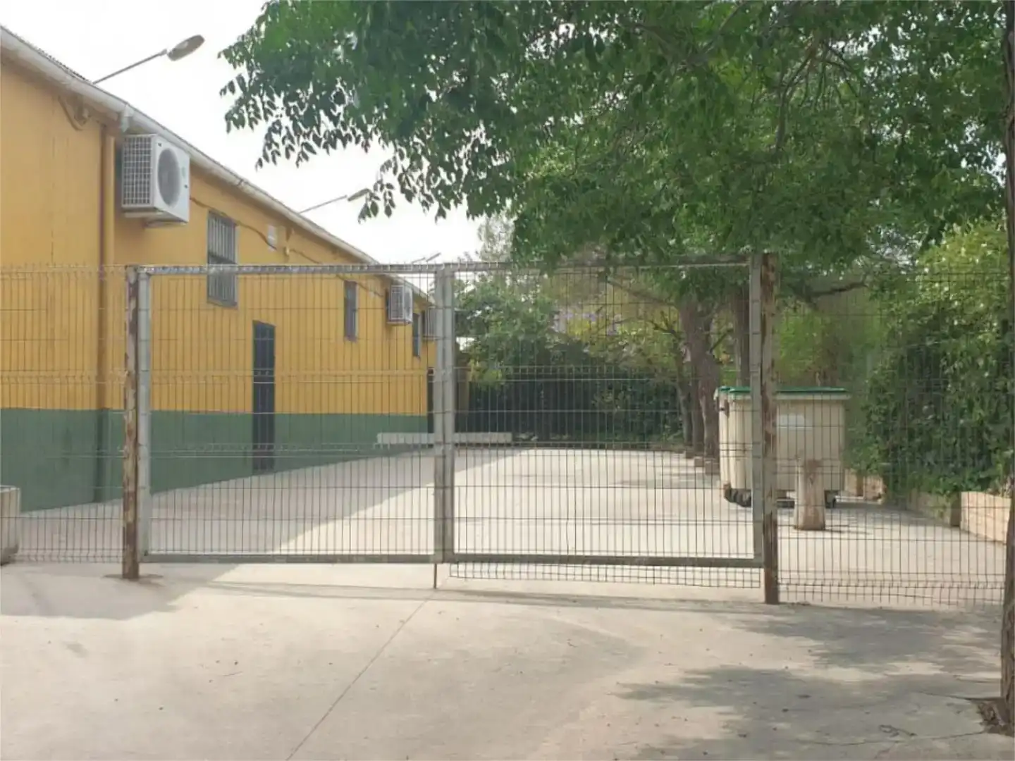 Vista exterior de Nave industrial en venta en Aznalcóllar