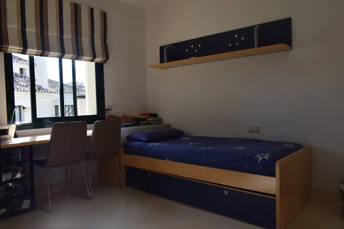 Schlafzimmer von Wohnungen zur Miete in Benahavís mit Klimaanlage, Möbliert und Fernseher