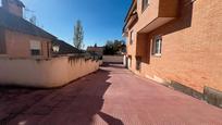Vista exterior de Casa o xalet en venda en Aranjuez amb Aire condicionat, Calefacció i Terrassa