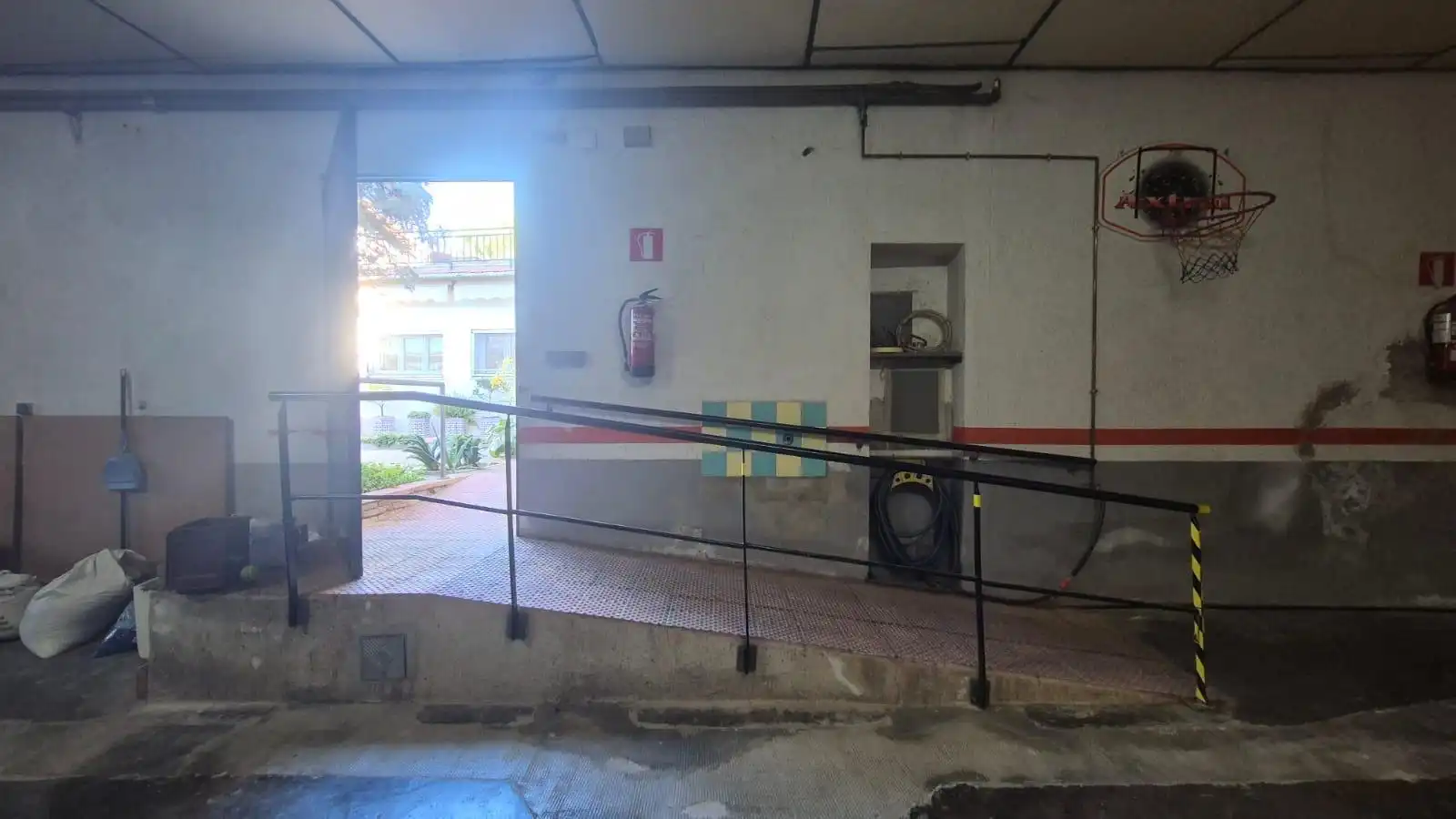 Aparcament de Casa o xalet de lloguer en Castellar del Vallès amb Calefacció, Jardí privat i Alarma