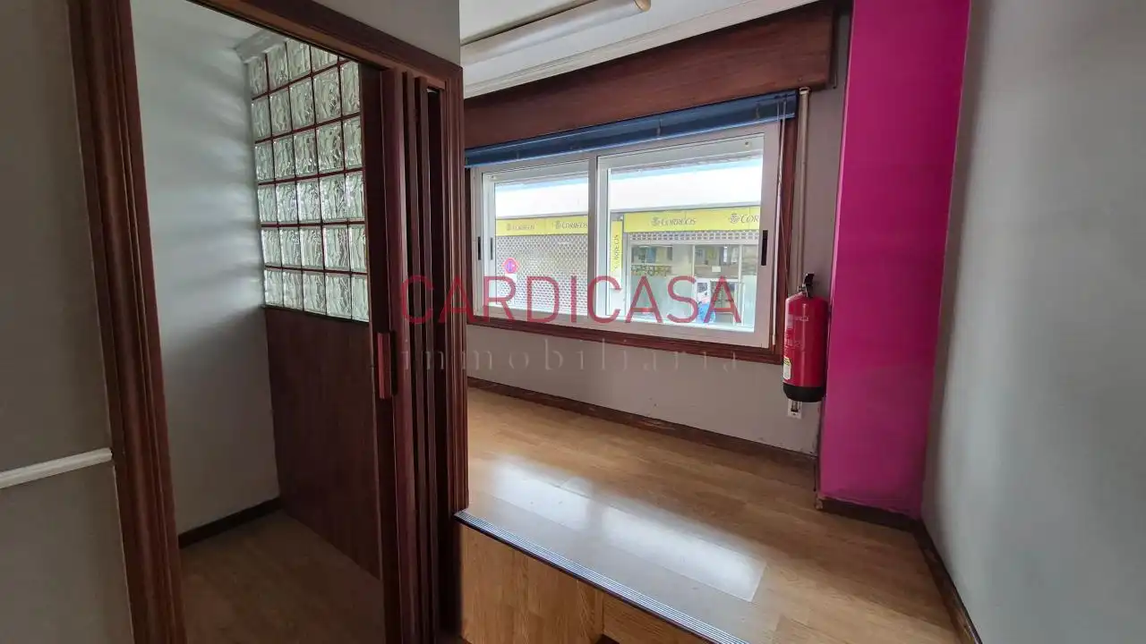 Local de alquiler en Vigo  con Amueblado
