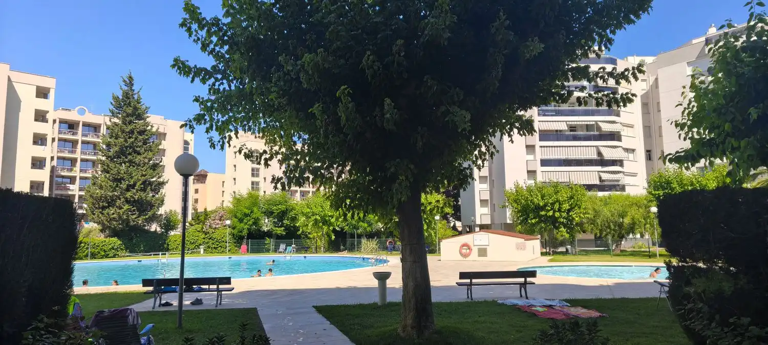 Schwimmbecken von Wohnungen zum Verkauf in Salou mit Heizung, Terrasse und Möbliert