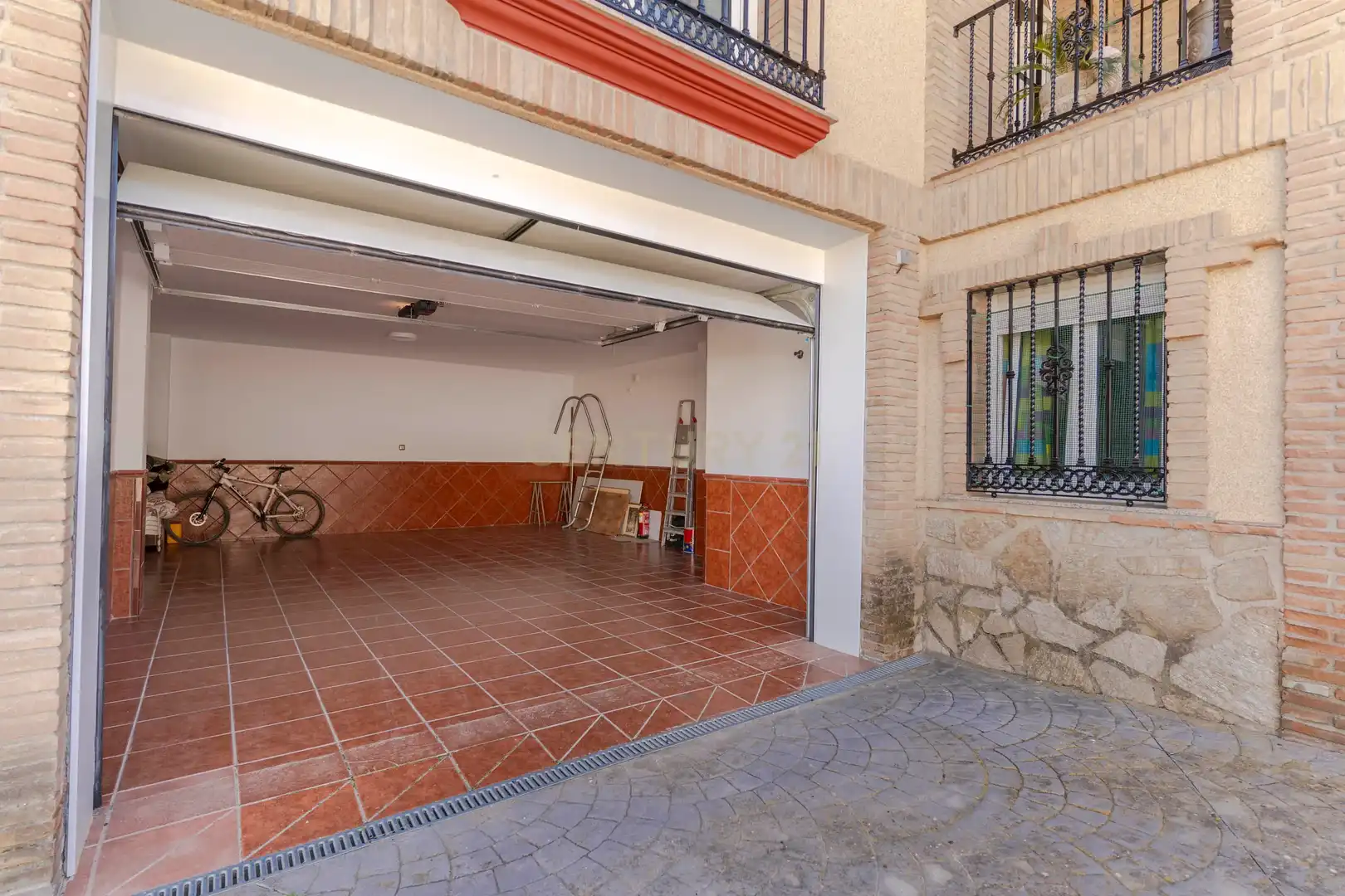 Casa o chalet en venta en Las Gabias con Jardín privado, Trastero y Piscina